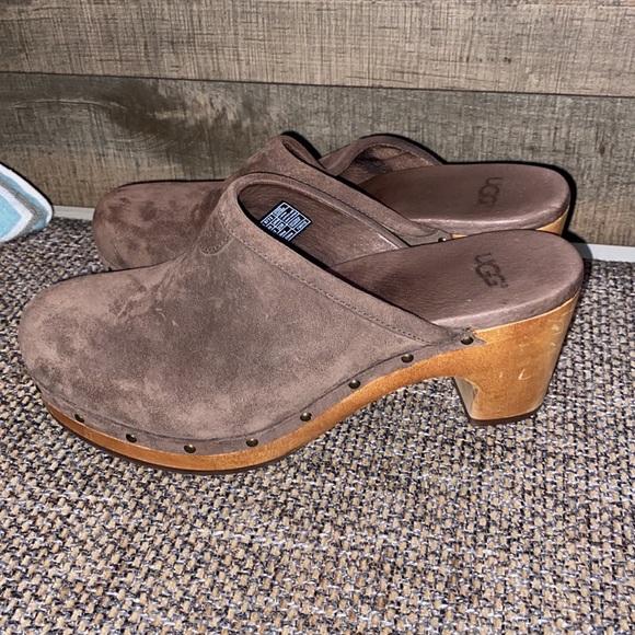 UGG Abbie chestnut suede studded clog mules Great preowned condition size 6 - Picture 8 of 11